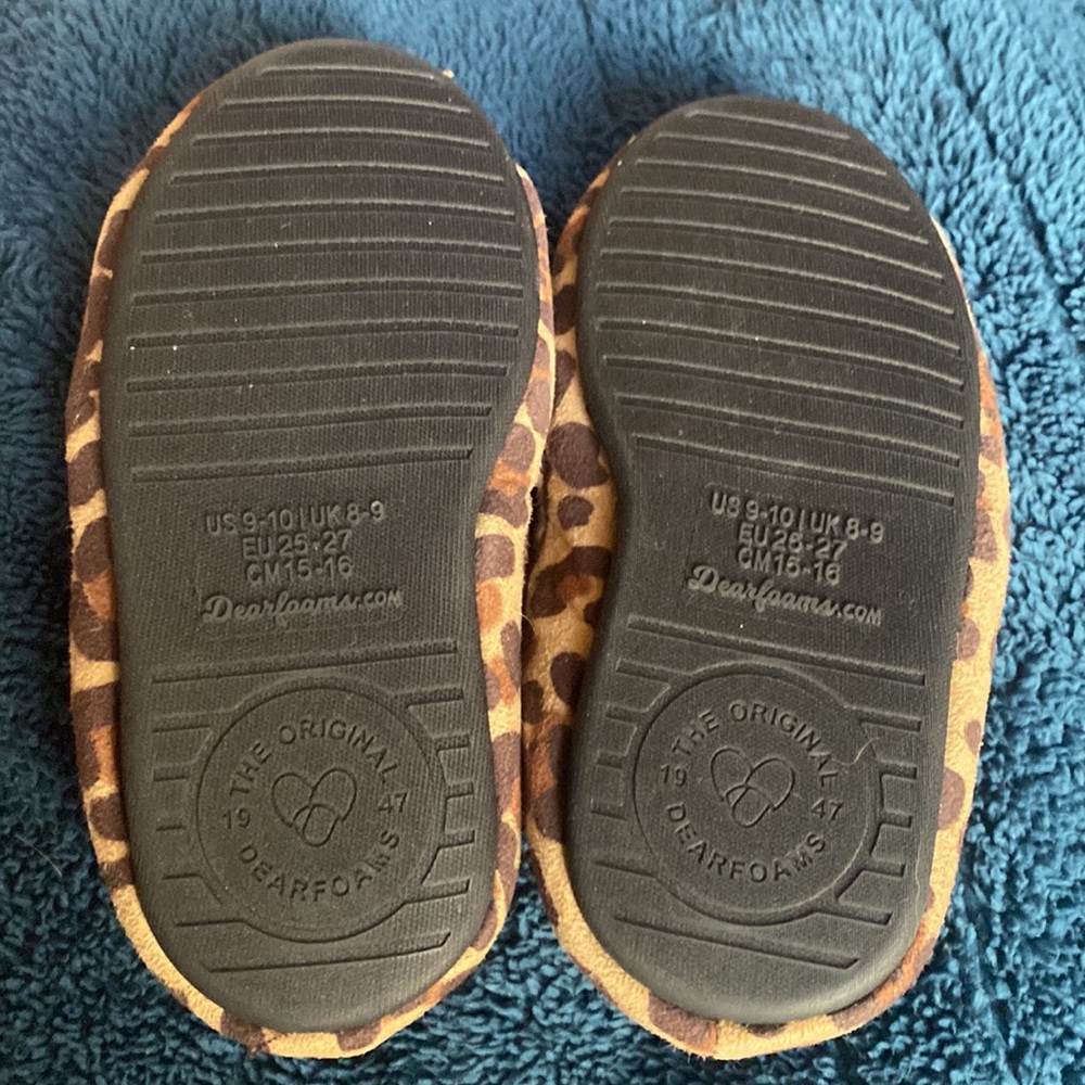3 for $12 NWOT Dearfoam leopard print girls 8-9 slippers. - Picture 4 of 4